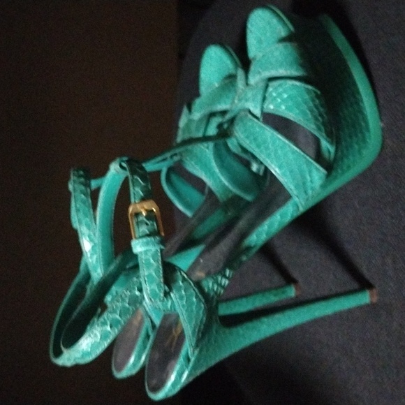 Heels - Picture 2 of 4